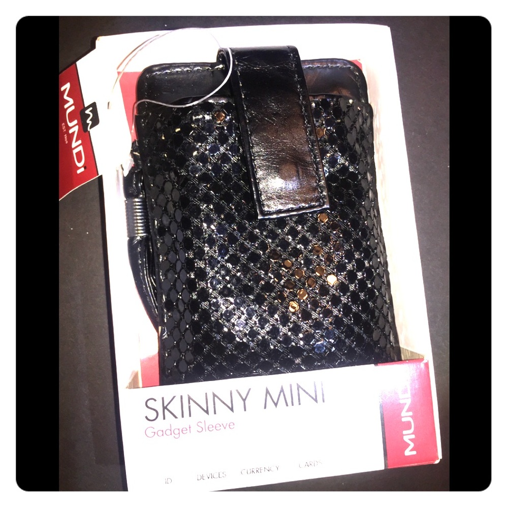 MUNDi’s Skinny Mini Gadget Sleeve / Mesh Wristlet